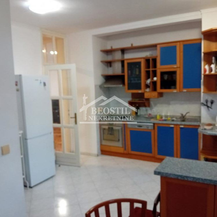 Stan Prodaja Beograd FON 161 m2