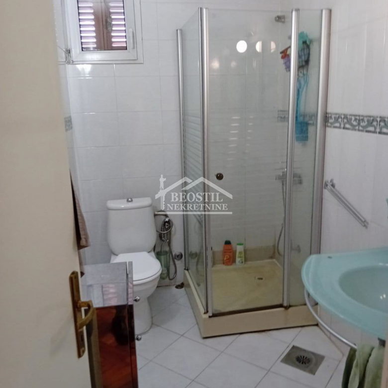 Četvorosoban stan na prodaju, FON, Beograd, 161m², 570.000 €