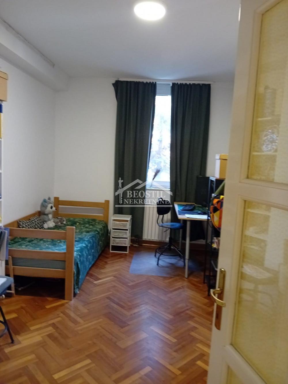 Stan Prodaja Beograd FON 161 m2