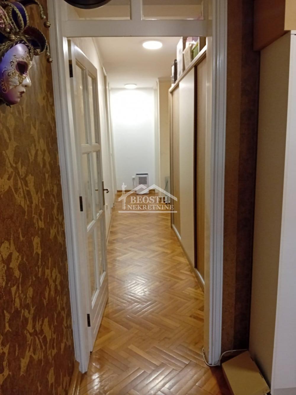 Stan Prodaja Beograd FON 161 m2