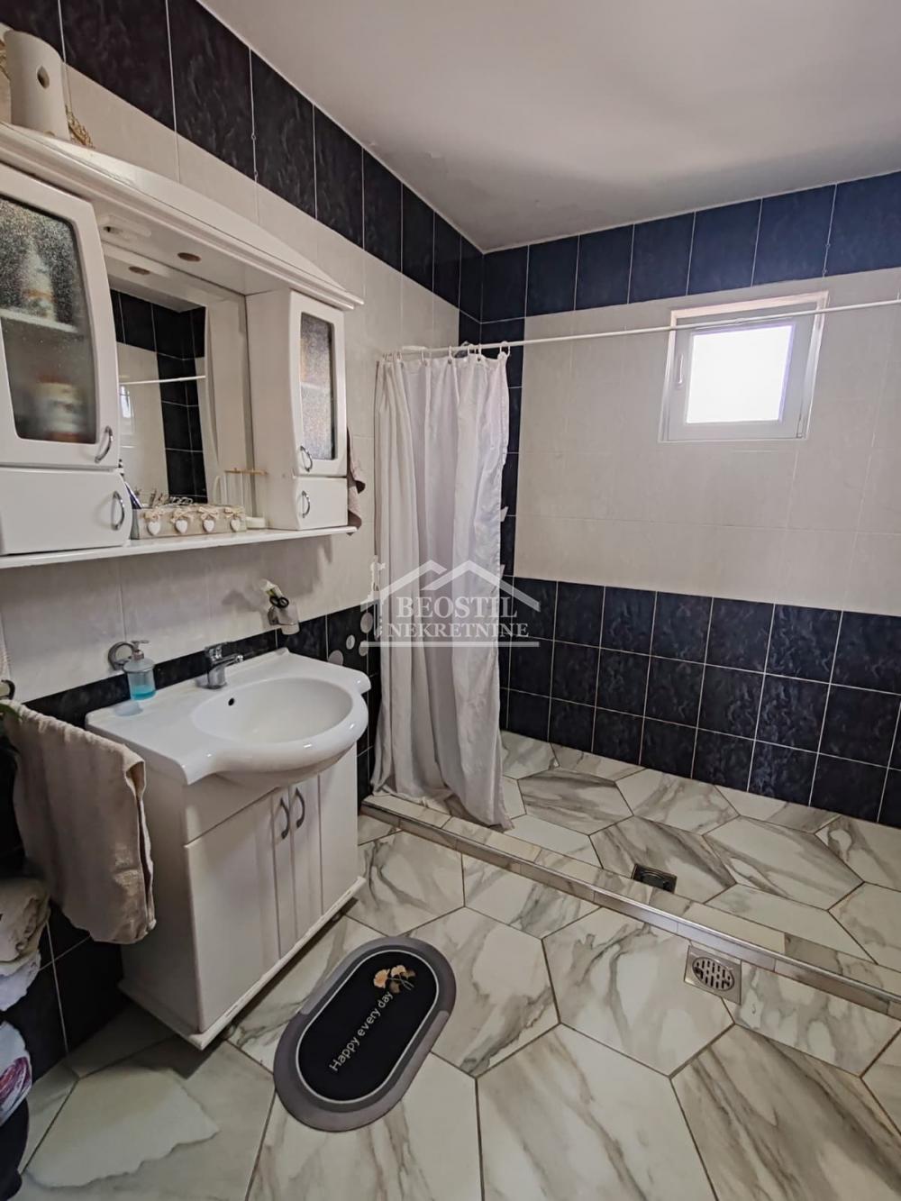 Kuća Prodaja Ruma  221 m2