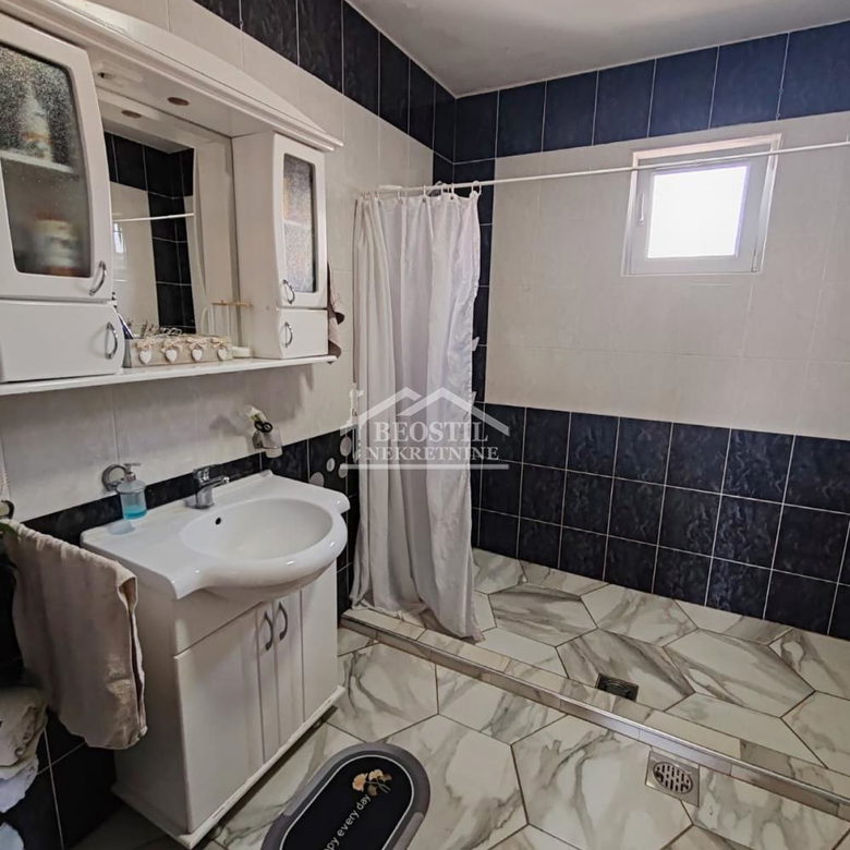 Kuća Prodaja Ruma  221 m2