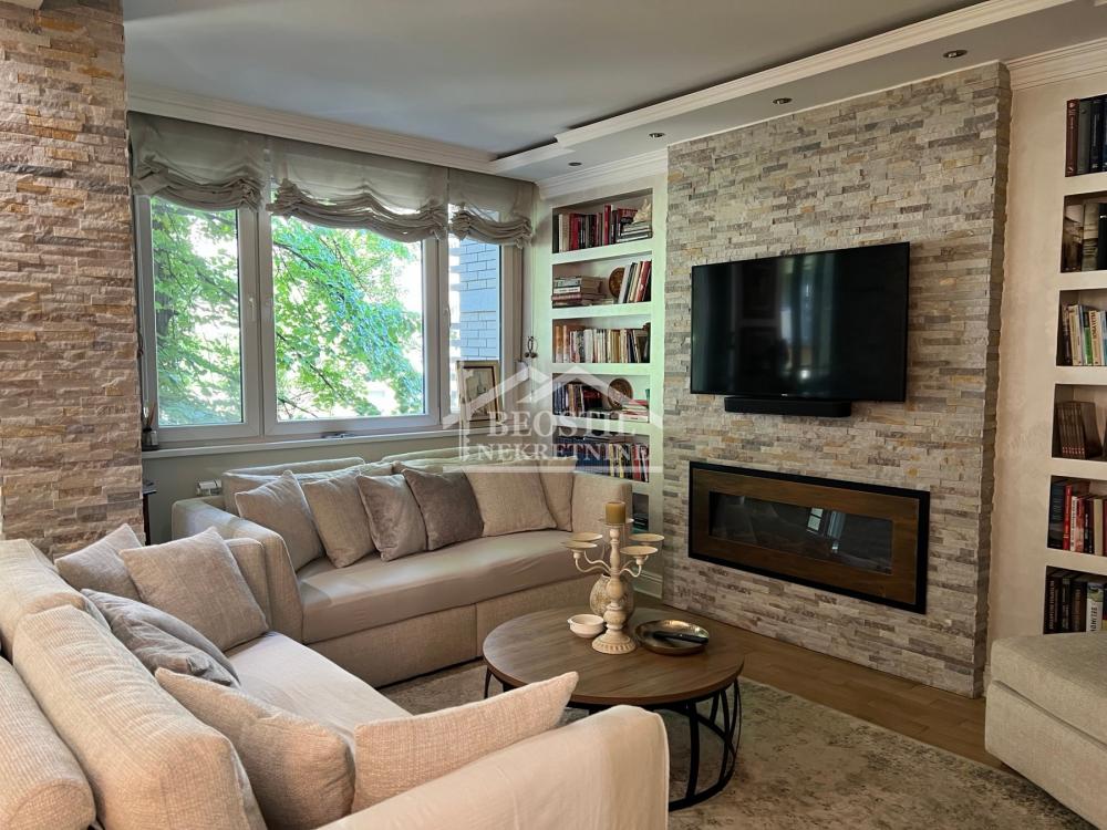 Stan Prodaja Beograd Stan Prodaja Beograd Hram Svetog Save 70 m2