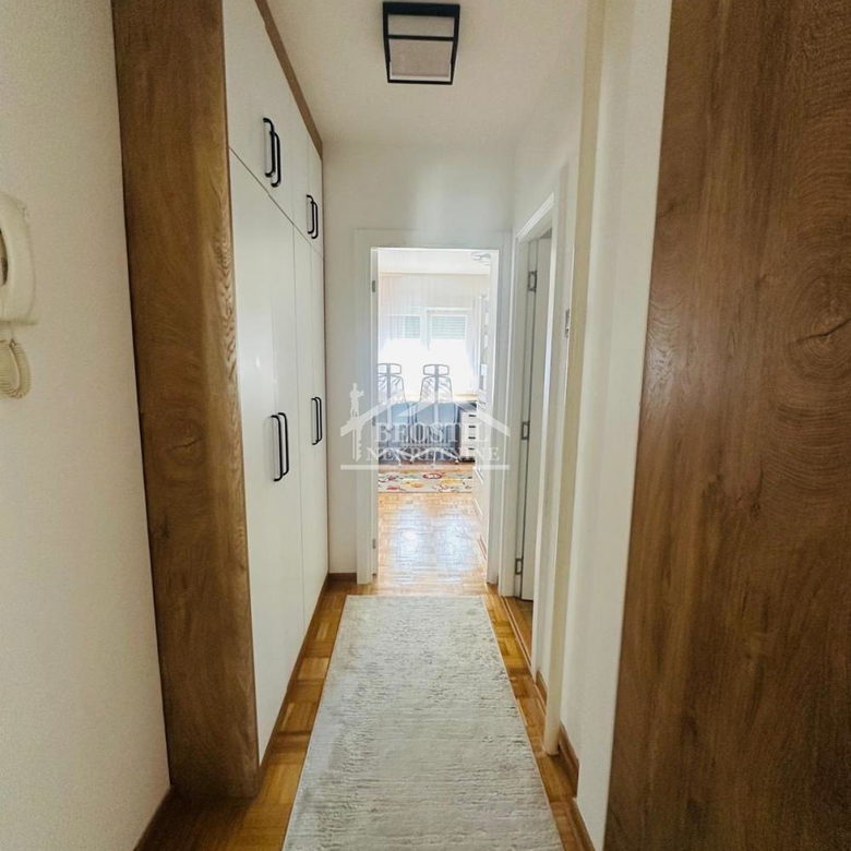 Stan Prodaja Beograd Blok 61 70 m2