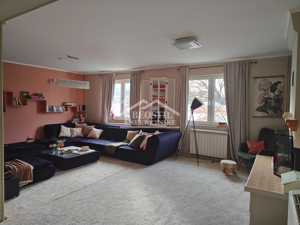 Kuća Prodaja Beograd Kuća Prodaja Beograd Ugrinovci 225 m2