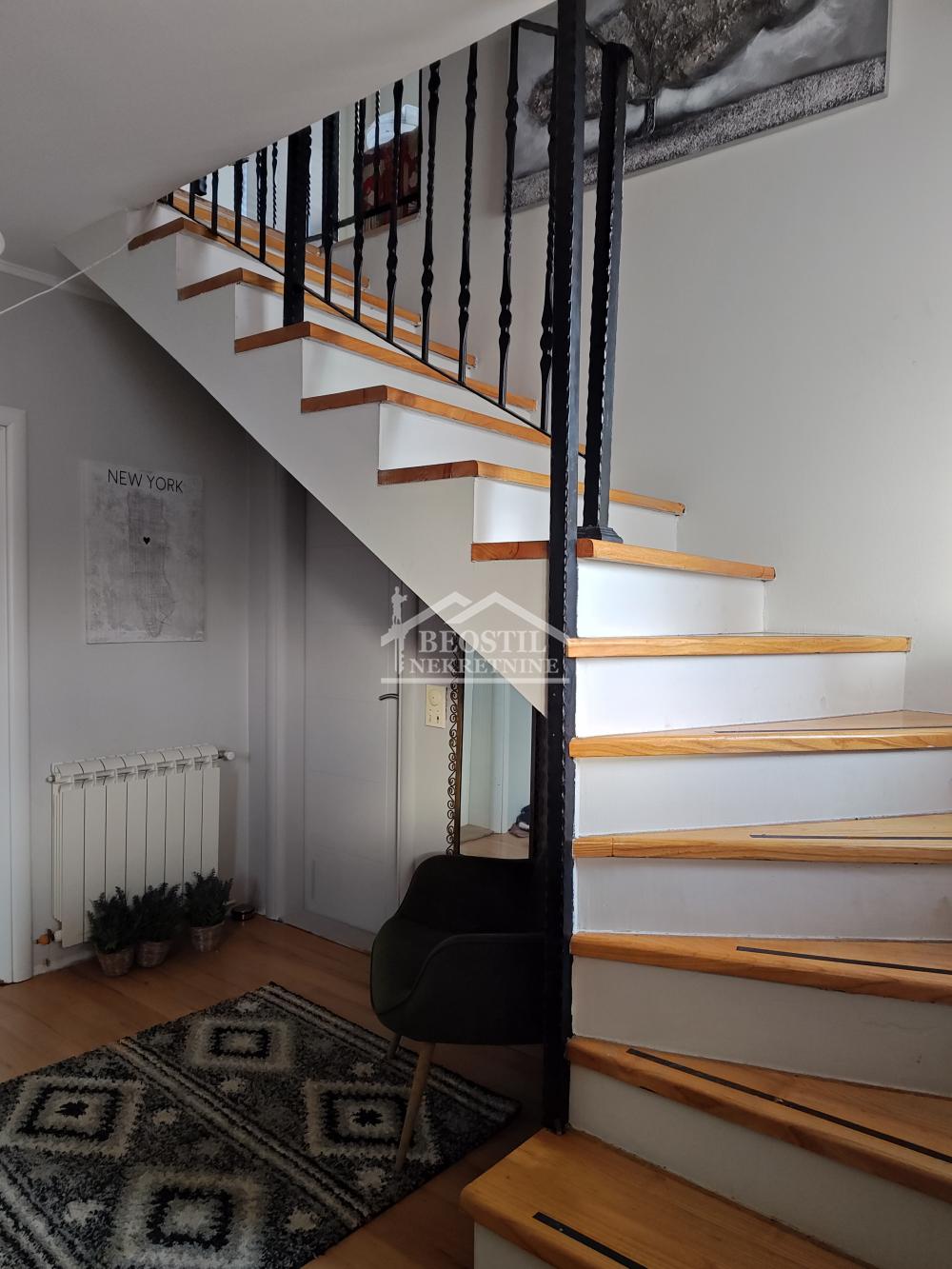Kuća Prodaja Beograd Kuća Prodaja Beograd Ugrinovci 225 m2