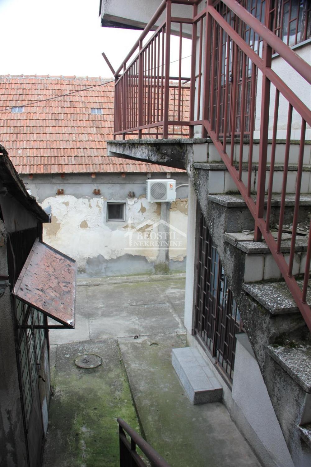 Kuća Prodaja Beograd Kuća Prodaja Beograd Dobanovci 680 m2