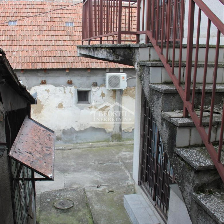 Kuća Prodaja Beograd Dobanovci 680 m2