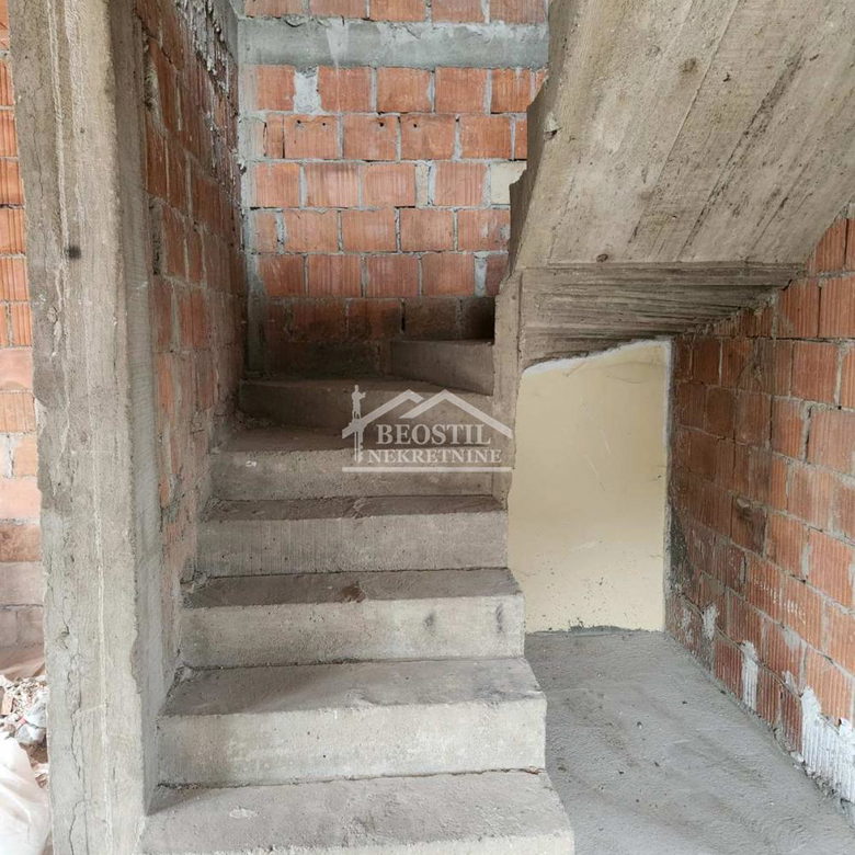 Stan Prodaja Beograd Zemun Polje 100 m2