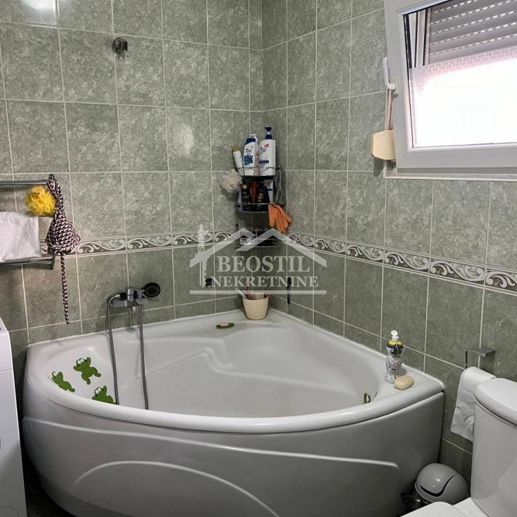 Kuća Prodaja Beograd Ledine 262 m2
