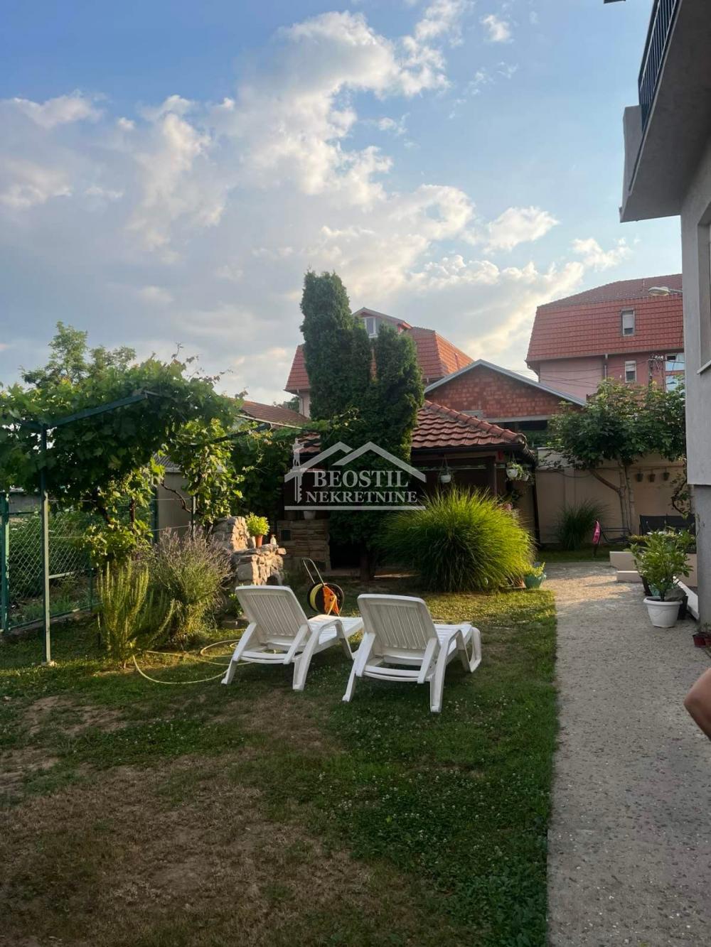 Kuća Prodaja Beograd Kuća Prodaja Beograd Ledine 262 m2