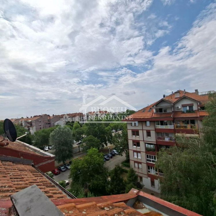 Trosoban stan na prodaju, Bežanijska Kosa 2, Beograd, 65m², 270.000 €