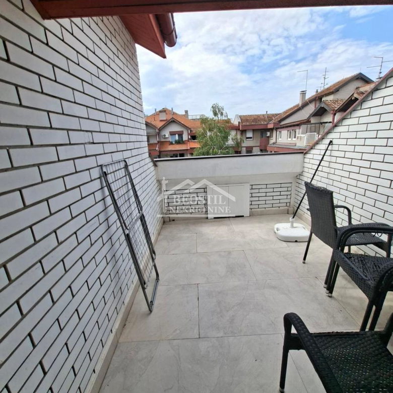 Trosoban stan na prodaju, Bežanijska Kosa 2, Beograd, 65m², 270.000 €