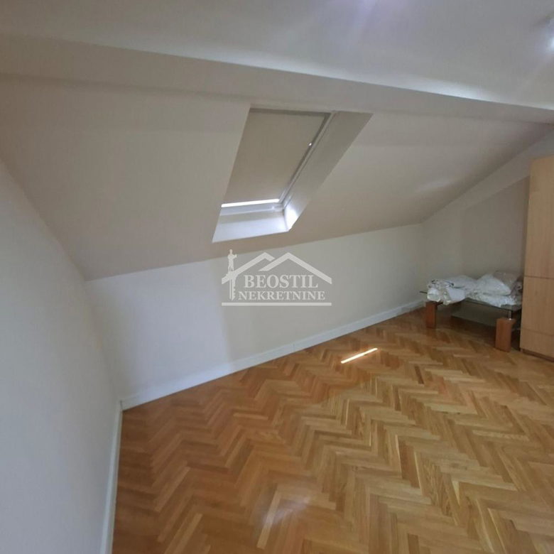 Trosoban stan na prodaju, Bežanijska Kosa 2, Beograd, 65m², 270.000 €