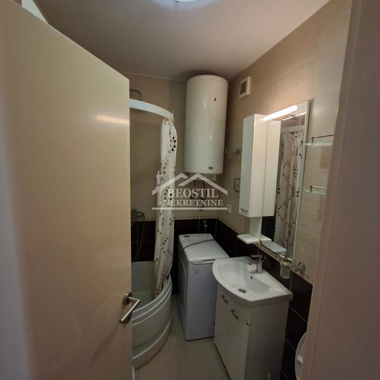 Trosoban stan na prodaju, Bežanijska Kosa 2, Beograd, 65m², 270.000 €