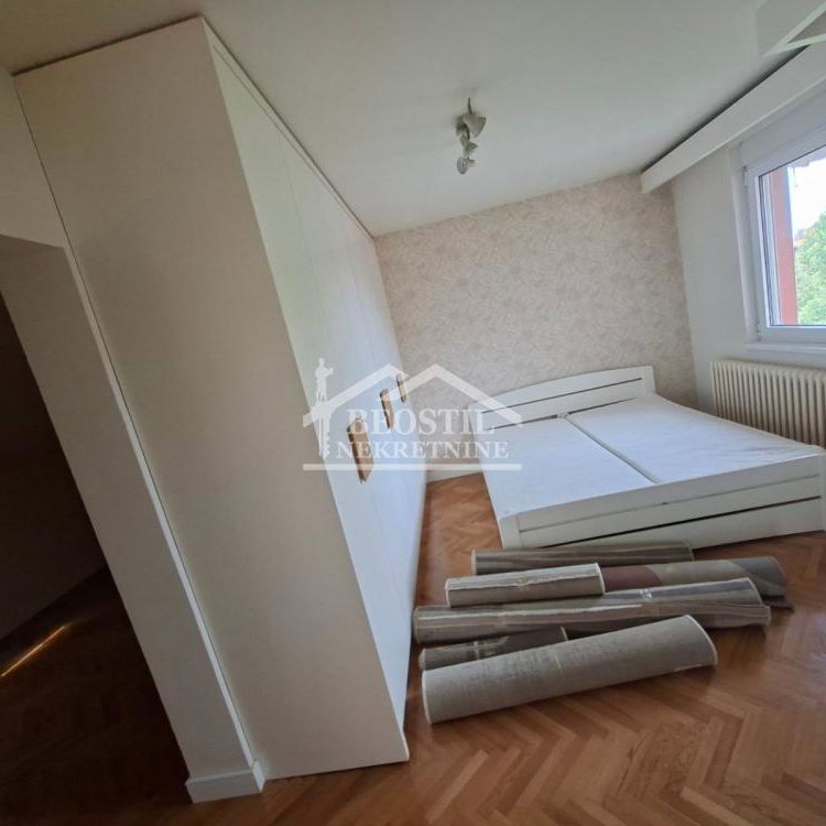Trosoban stan na prodaju, Bežanijska Kosa 2, Beograd, 65m², 270.000 €