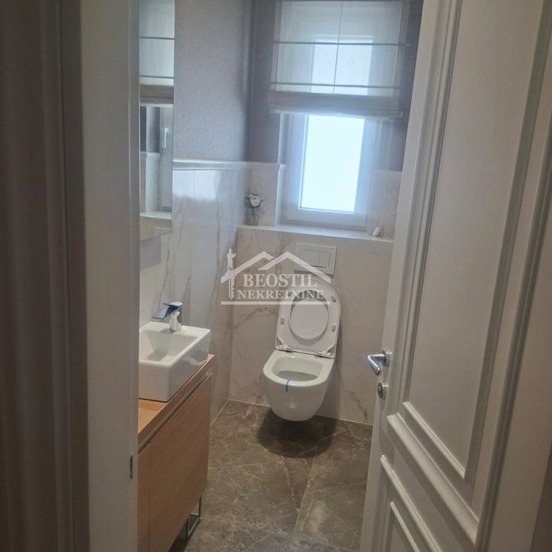 Četvorosoban stan za izdavanje, Hram Svetog Save, Beograd, 137m², 3.200 €/mes