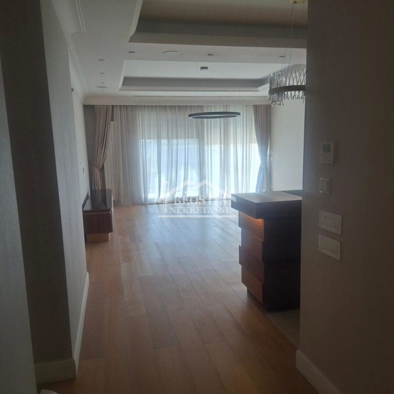 Stan Izdavanje Beograd Hram Svetog Save 137 m2