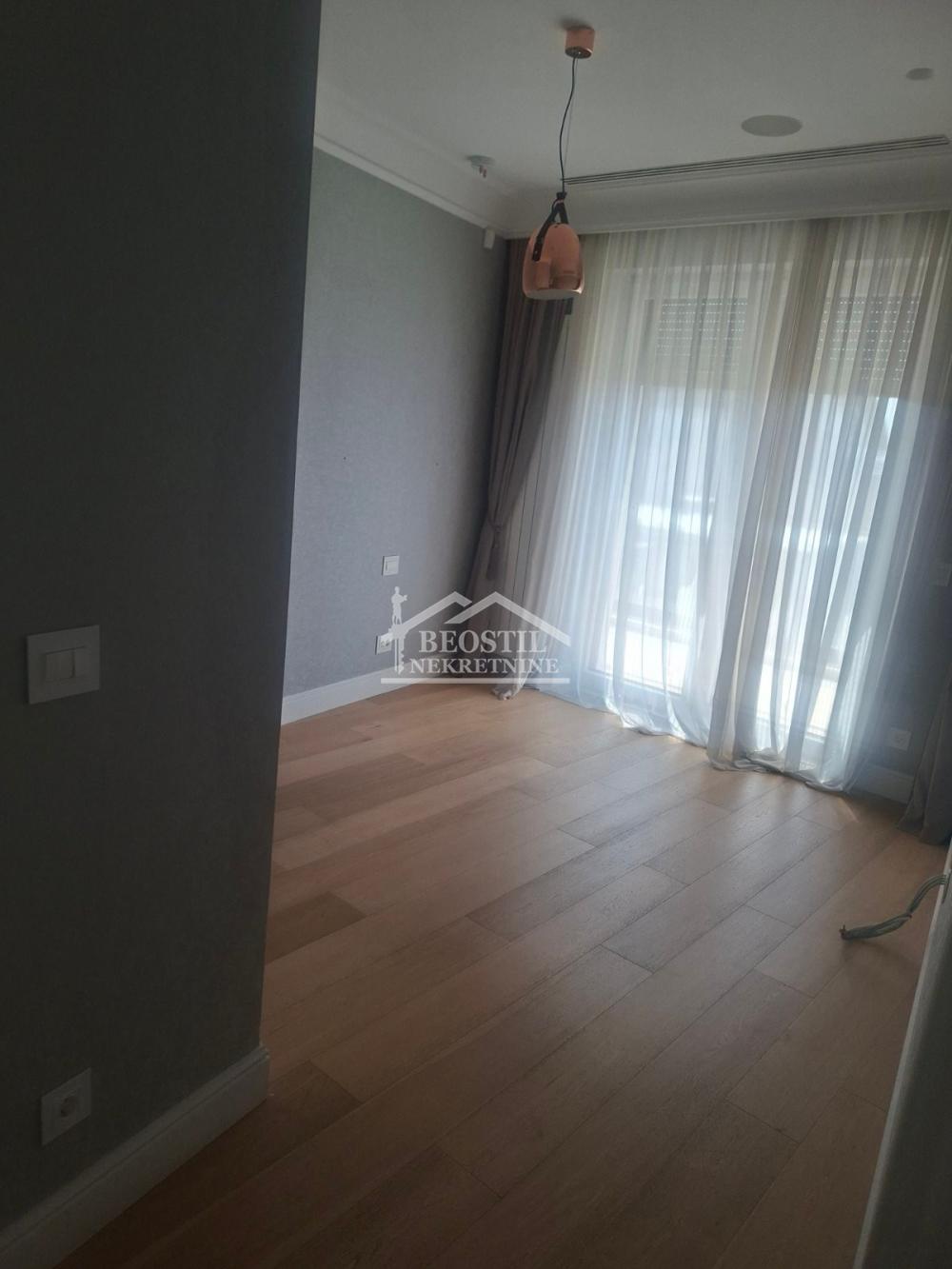 Četvorosoban stan za izdavanje, Hram Svetog Save, Beograd, 137m², 3.200 €/mes