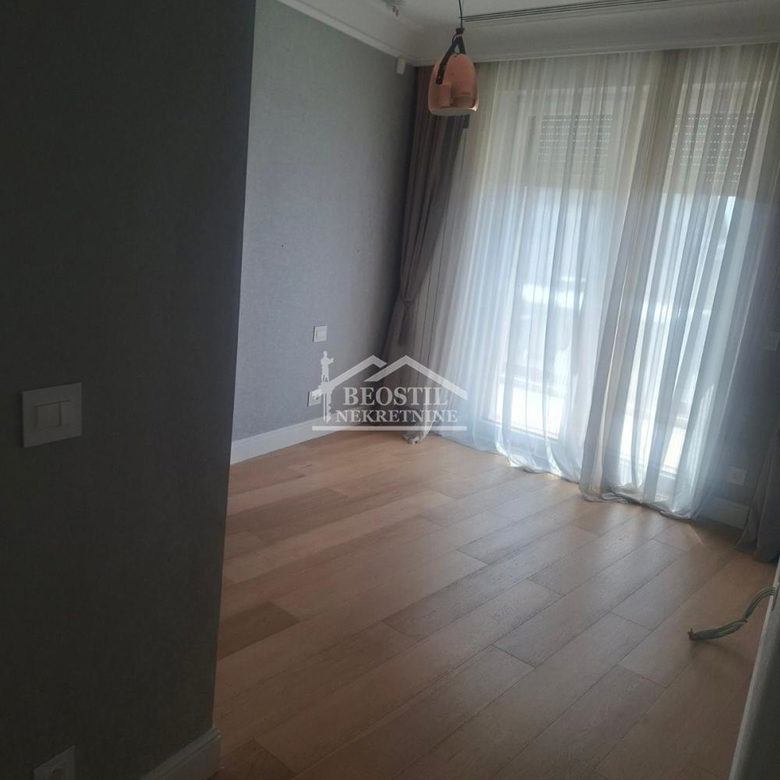 Četvorosoban stan za izdavanje, Hram Svetog Save, Beograd, 137m², 3.200 €/mes