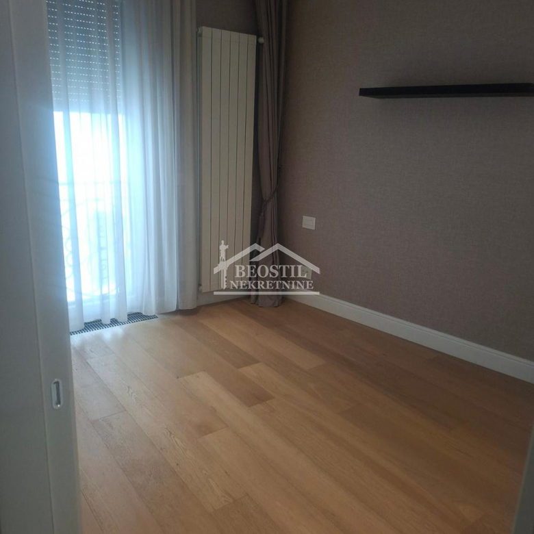 Četvorosoban stan za izdavanje, Hram Svetog Save, Beograd, 137m², 3.200 €/mes