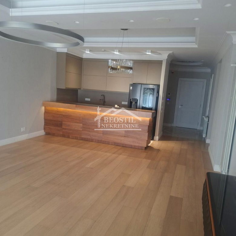 Četvorosoban stan za izdavanje, Hram Svetog Save, Beograd, 137m², 3.200 €/mes