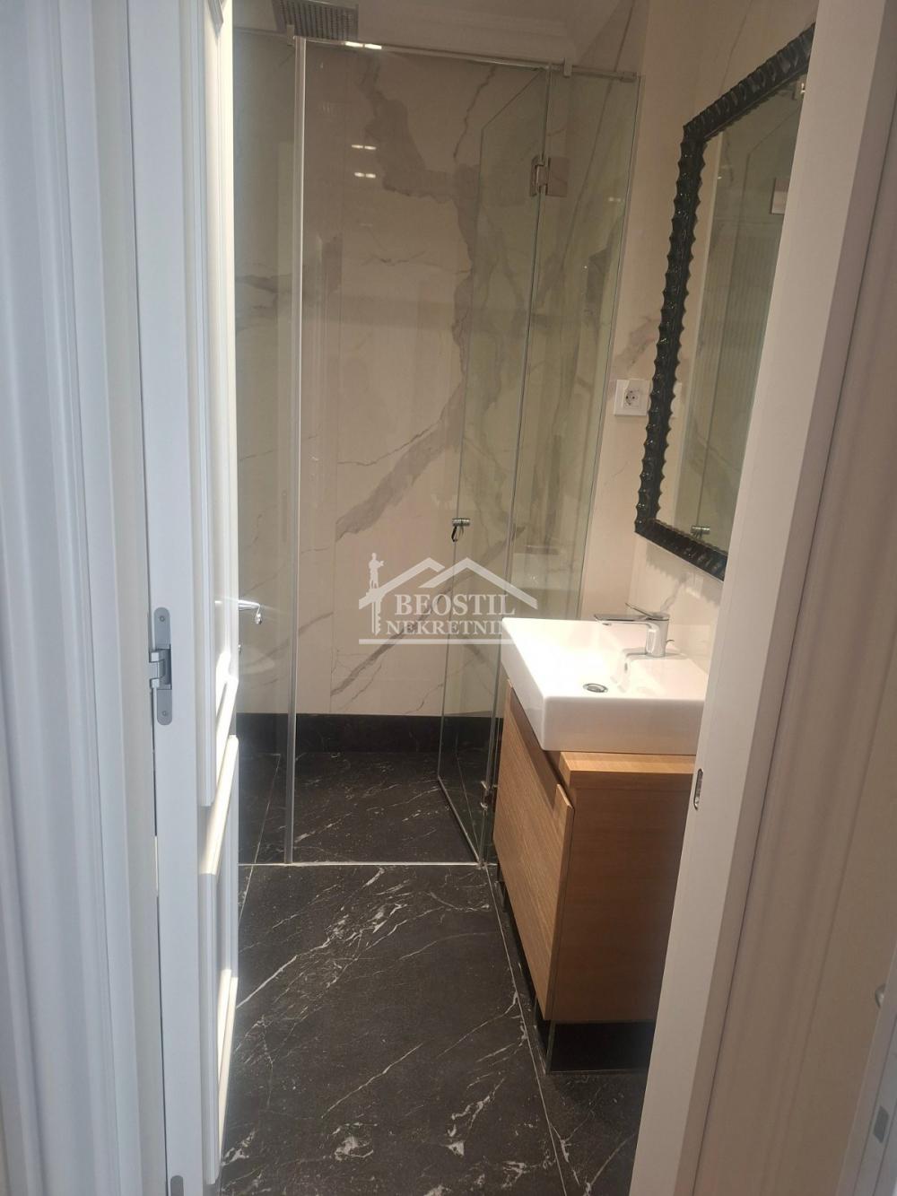 Četvorosoban stan za izdavanje, Hram Svetog Save, Beograd, 137m², 3.200 €/mes