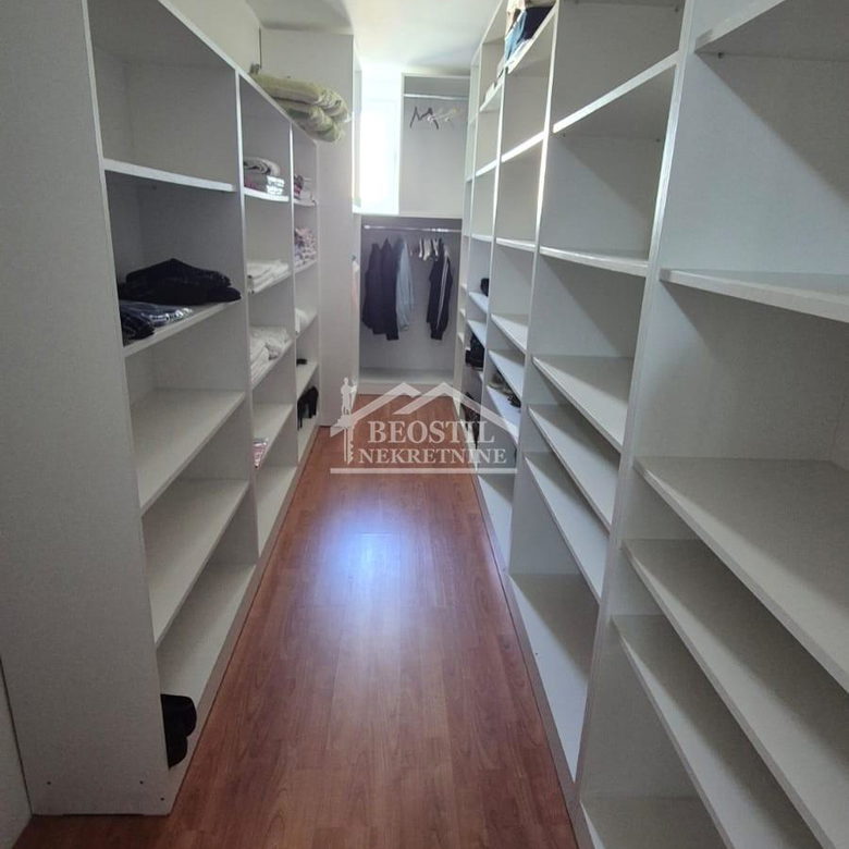 Kuća na prodaju, Vlaška, Beograd, 254m², 295.000 €
