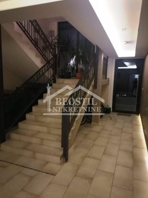 Trosoban stan na prodaju, Ledine, Beograd, 80m², 179.900 €