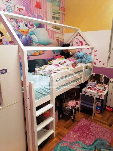 Trosoban stan na prodaju, Ledine, Beograd, 80m², 179.900 €