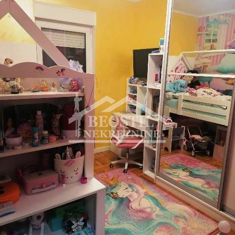 Trosoban stan na prodaju, Ledine, Beograd, 80m², 179.900 €