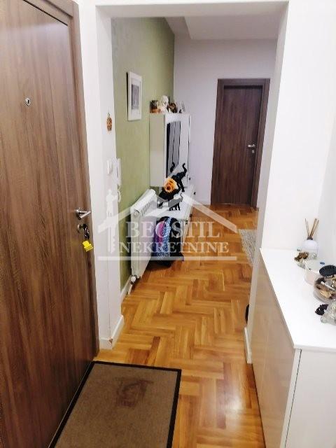 Trosoban stan na prodaju, Ledine, Beograd, 80m², 179.900 €