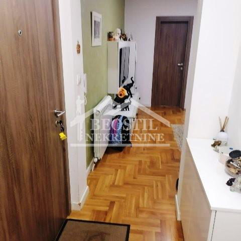Trosoban stan na prodaju, Ledine, Beograd, 80m², 179.900 €