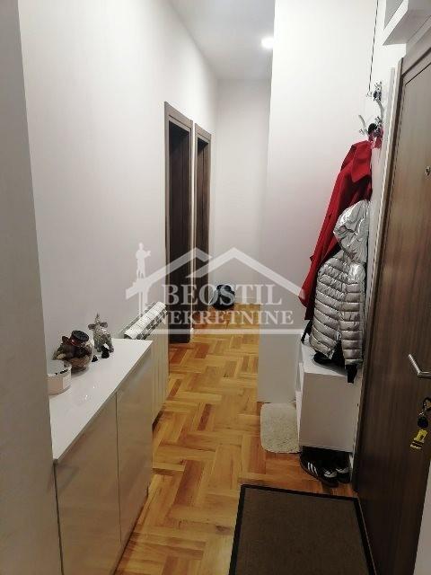 Trosoban stan na prodaju, Ledine, Beograd, 80m², 179.900 €