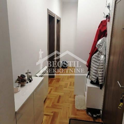 Trosoban stan na prodaju, Ledine, Beograd, 80m², 179.900 €
