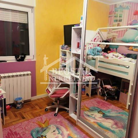 Trosoban stan na prodaju, Ledine, Beograd, 80m², 179.900 €