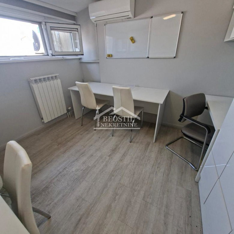 Petosoban stan na prodaju, Đeram Pijaca, Beograd, 118m², 349.000 €