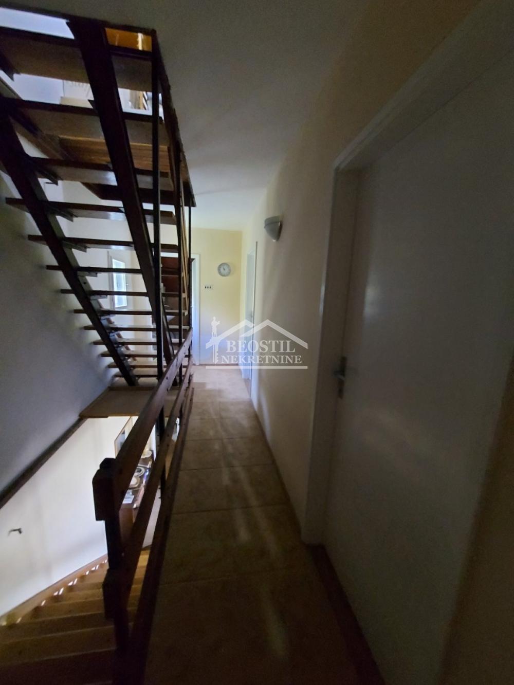 Kuća na prodaju, Lipovica, Beograd, 165m², 150.000 €