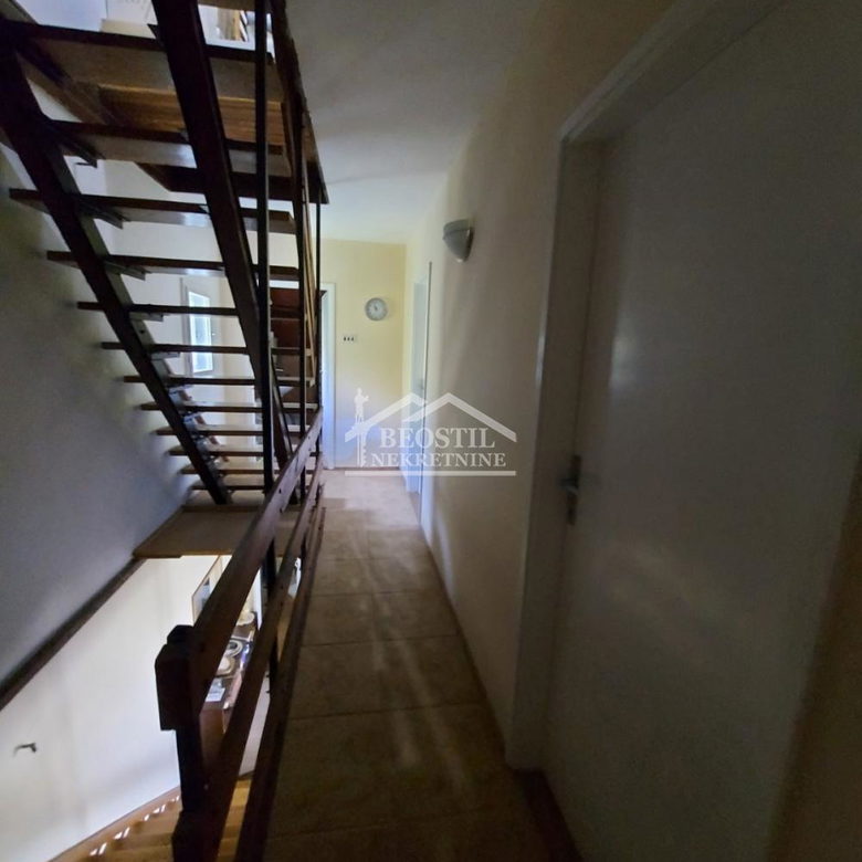 Kuća na prodaju, Lipovica, Beograd, 165m², 150.000 €