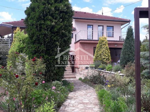 Kuća Prodaja Beograd Vrčin 238 m2