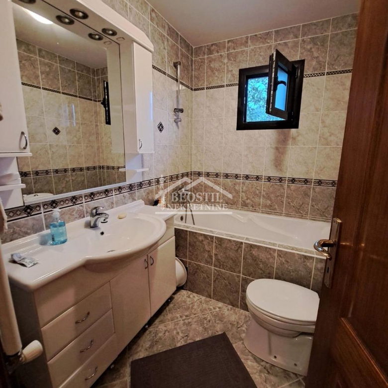Kuća Prodaja Beograd Vrčin 238 m2
