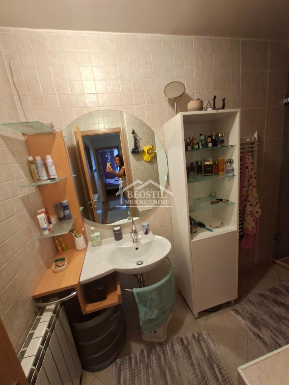 Kuća na prodaju, Bežanijska Kosa 1, Beograd, 335m², 1.000.000 €