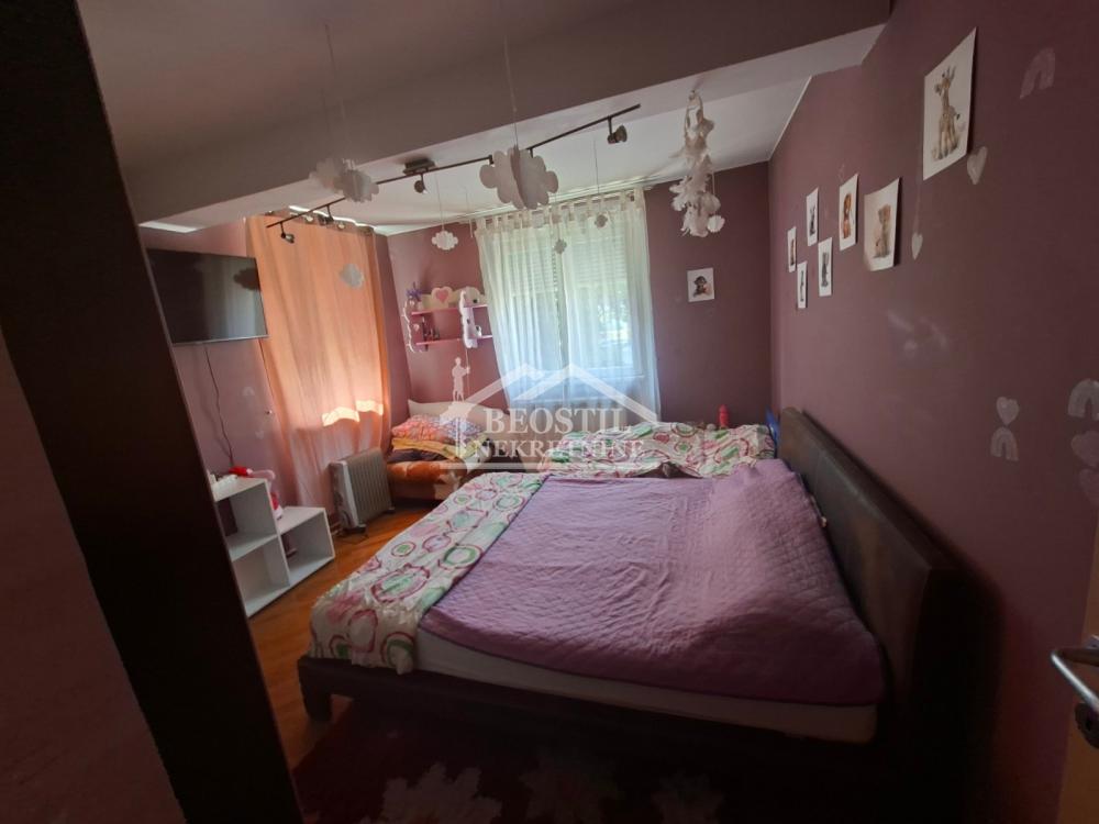 Kuća Prodaja Beograd Bežanijska Kosa 1 335 m2
