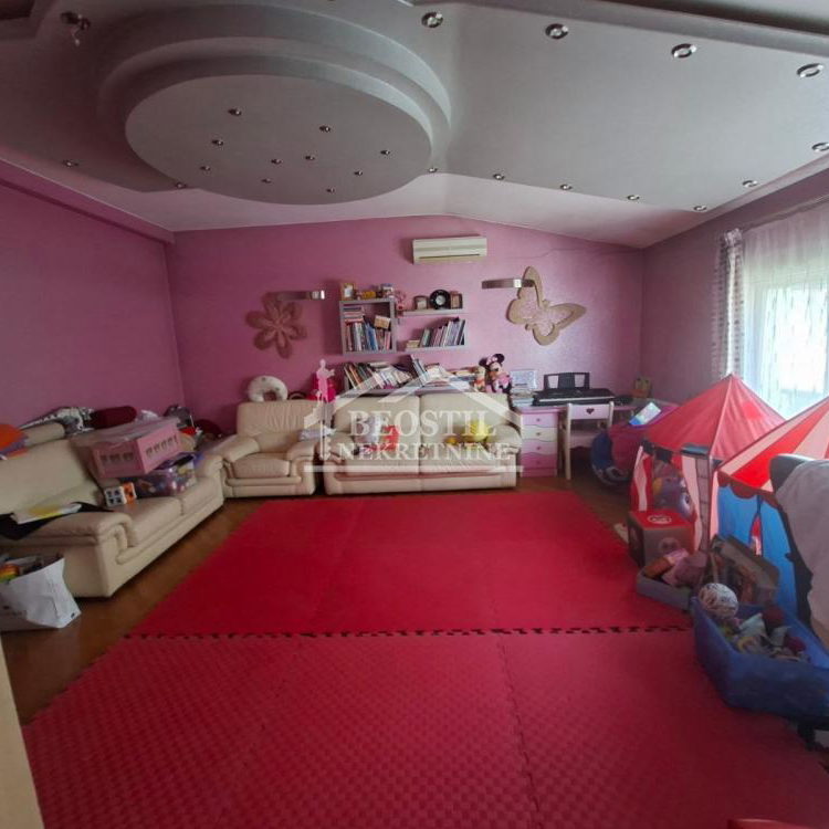 Kuća Prodaja Beograd Bežanijska Kosa 1 335 m2