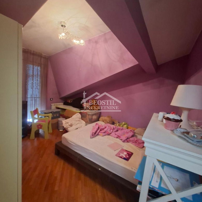 Kuća za izdavanje, Bežanijska Kosa 1, Beograd, 335m², 3.800 €/mes