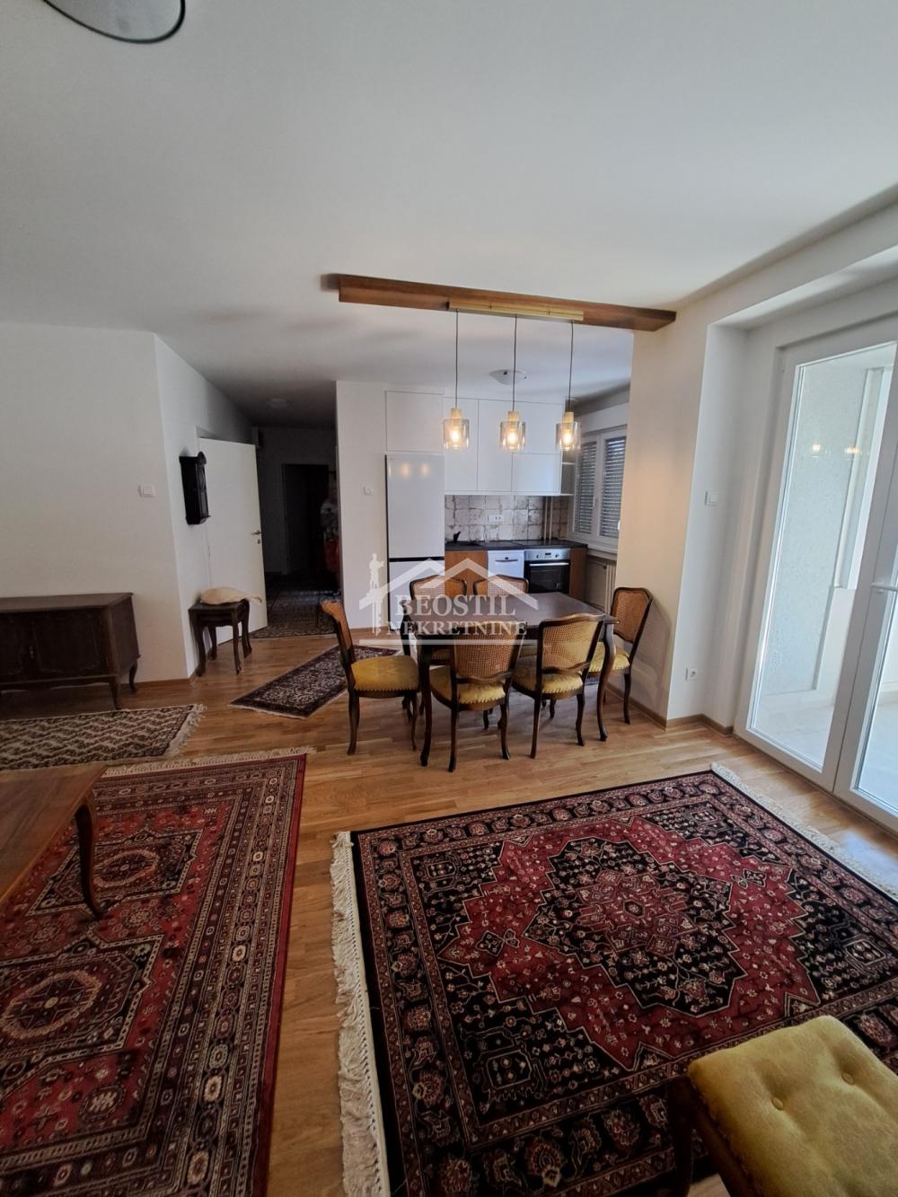 Dvoiposoban stan za izdavanje, Karađorđev Trg, Beograd, 65m², 900 €/mes