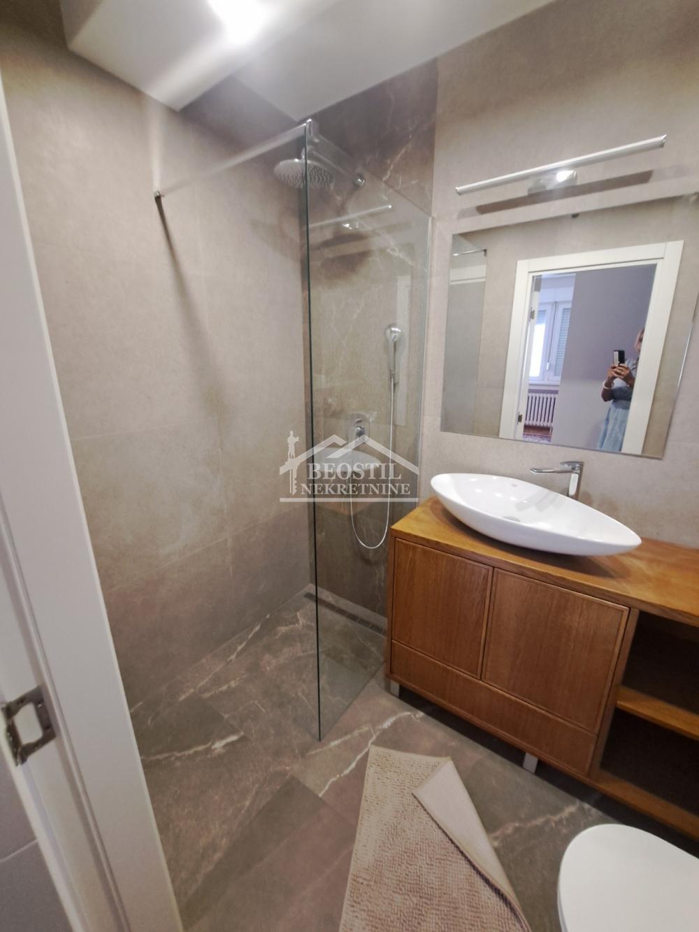 Stan Izdavanje Beograd Karađorđev Trg 65 m2