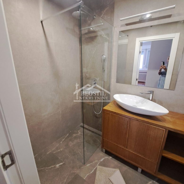 Stan Izdavanje Beograd Karađorđev Trg 65 m2