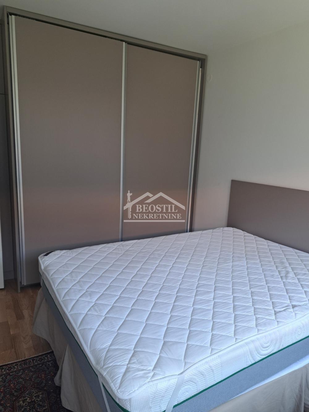 Stan Izdavanje Beograd Karađorđev Trg 65 m2