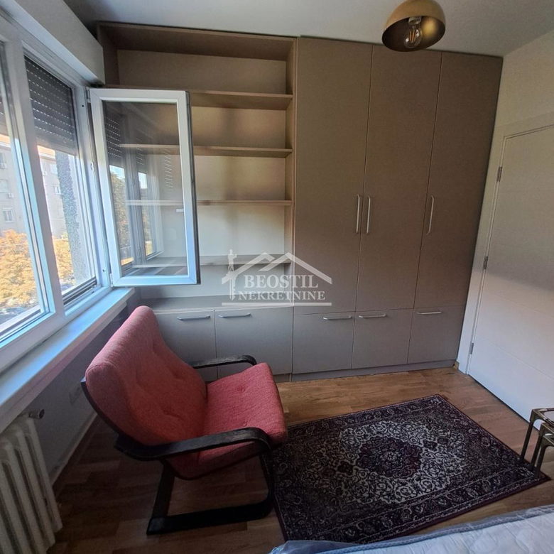 Dvoiposoban stan za izdavanje, Karađorđev Trg, Beograd, 65m², 900 €/mes